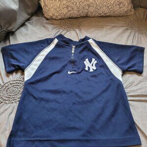 Nike Boys Yankees Short Sleeve Shirt size 7